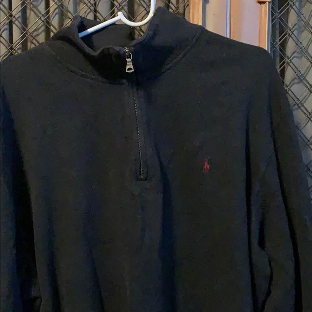 Long sleeve sweater.